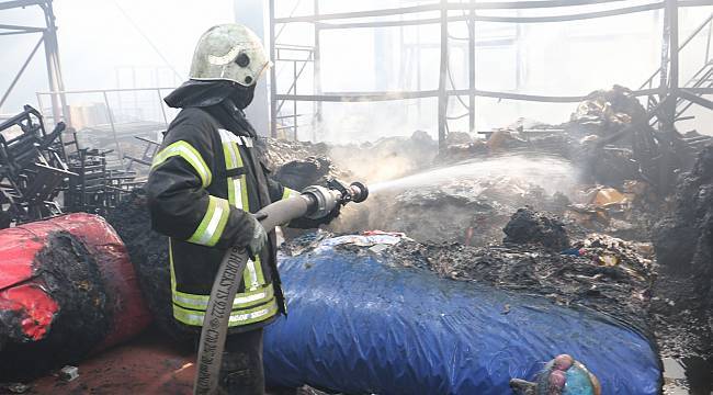 Muradiye OSB'deki Fabrika Yangını Kontrol Altına Alındı
