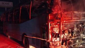 Seyir halindeki işçi servisi yandı, facianın eşiğinden dönüldü