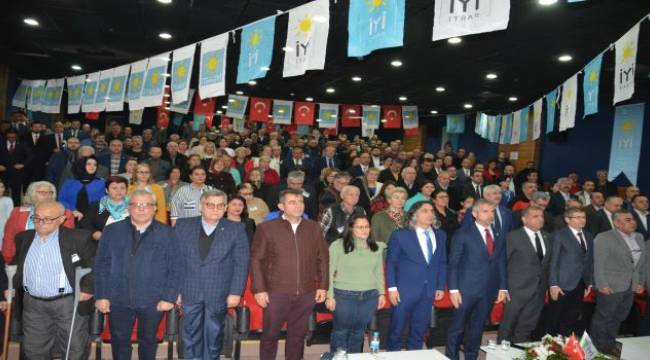 Aliağa İYİ Parti'de başkan değişmedi