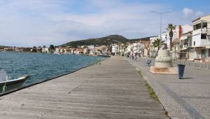 Foçada Sahiller Hafta İçinde De Yasaklandı