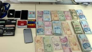 İzmir'de FETÖ'nün hücre evlerine operasyon: 74 gözaltı