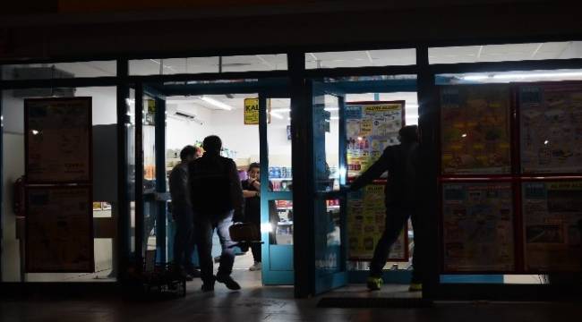 İzmir'de marketler zincirinde silahlı soygun