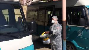 İzmir'de Minibüsler İlaçlanıyor…