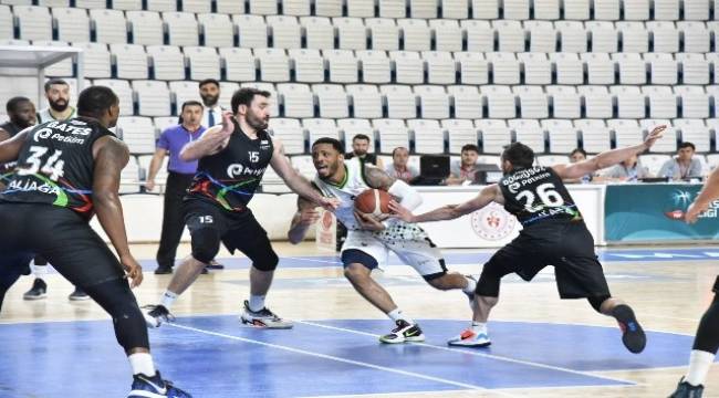 Manisa Büyükşehir, Petkimspor'a evinde mağlup oldu: 70-85