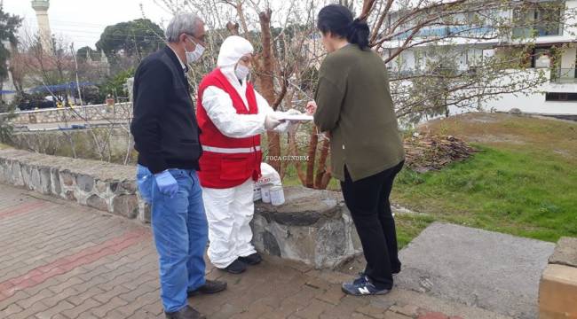 TÜRK KIZILAYI FOÇA ŞUBESİNDEN 168 AİLEYE GIDA YARDIMI