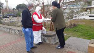 TÜRK KIZILAYI FOÇA ŞUBESİNDEN 168 AİLEYE GIDA YARDIMI