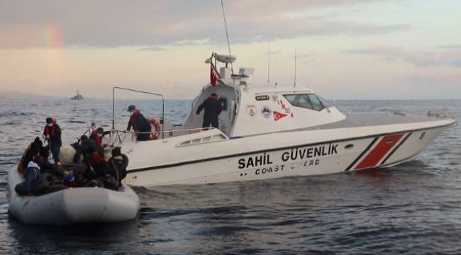 Yunan unsurları tarafından ölüme terk edilen göçmenler sahil güvenlik tarafından kurtarıldı