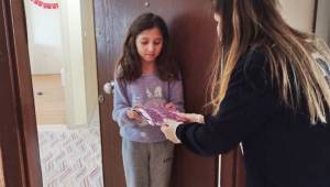 Aliağa belediyesi yarışmaya katılan tüm öğrencilere 'Nutuk' hediye etti