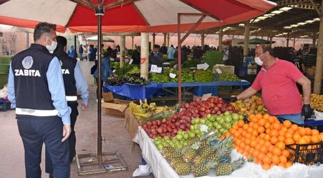 Aliağa zabıtası pazar yeri denetimlerini sürdürüyor