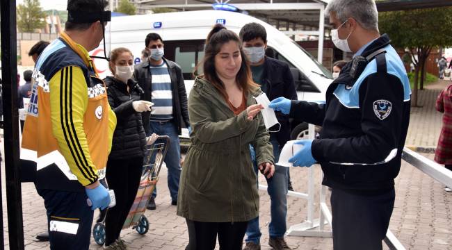 Aliağa Zabıtası Pazar Yerindeki Önlemlerini Üst Seviyede Tutacak