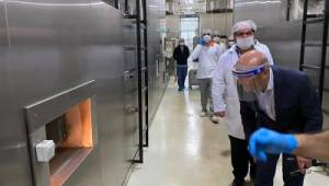 Büyükşehir İzmir'e ekmek dağıtıyor