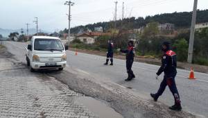 Foça İlçe Girişlerinde Sıkı Denetim