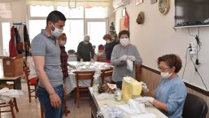 FOÇALI KADINLARDAN GÜNDE 1000 MASKE