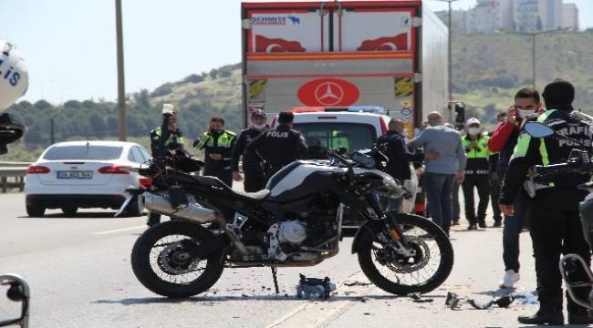 İzmir'de görevli trafik polisi kaza yaptı