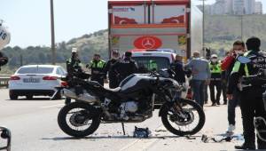 İzmir'de görevli trafik polisi kaza yaptı