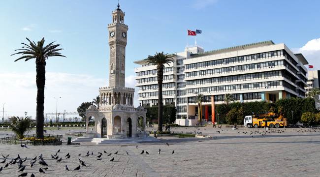 İzmir'de korona nedeniyle kamu çalışanlarına kıyafet serbestliği geldi