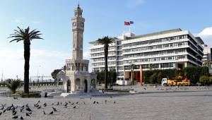 İzmir'de korona nedeniyle kamu çalışanlarına kıyafet serbestliği geldi