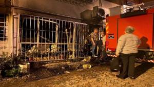 İzmir'deki yangında dumanlar can aldı