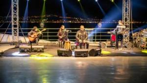 İzmir Körfezi'nde tarihi yüzüncü yıl konseri