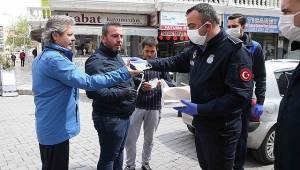 Karşıyaka'nın pazar yerlerinde 'korona' denetimi!