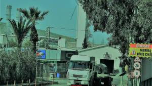 Vatandaşlar Sokağı Çıkmazken, Fabrikalar Üretimine Devam Etti.