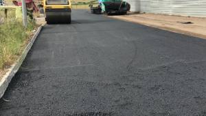 Aliağa'da asfalt çalışmaları devam ediyor