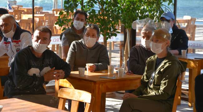 Başkan Fatih Gürbüz, Yeni Foça Sahil Bandı Esnafı İle Görüştü