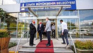 Başkan Soyer belediye personeli ile bayramlaştı: