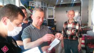 Bergama'daki manavların maskesi belediyeden