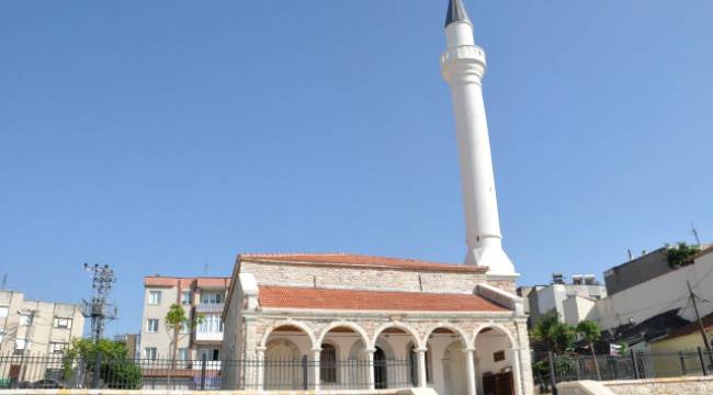 İzmir'de camilerde merkezi sisteme son verildi, ezanı müezzinler okumaya başladı