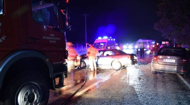 İzmir'de feci kaza: 1'i ağır 3 yaralı