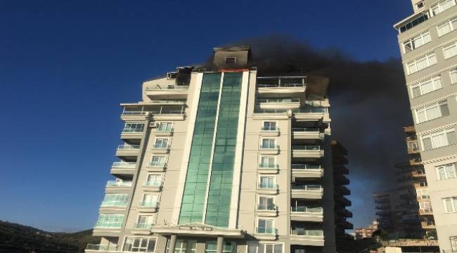 İzmir'de hareketli dakikalar: 10 katlı bina boşaltıldı