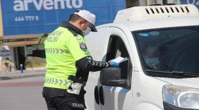 İzmir'de kısıtlamanın ikinci gününde 863 kişiye ceza kesildi