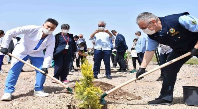 Menemen'de sağlık çalışanlarının adına hatıra ormanı oluşturuldu