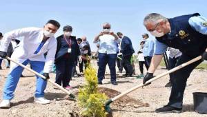 Menemen'de sağlık çalışanlarının adına hatıra ormanı oluşturuldu