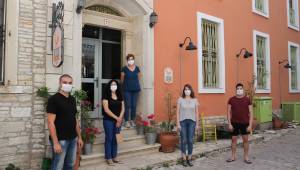 Sağlık Çalışanı Bir Buçuk Ay Konuk Edildiği Otelden Evine Alkışlarla Uğurlandı