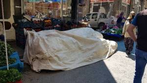 Şalvarın içinde doğurdu, tezgahın altına attı