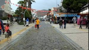 Yağmur İzin Verdiği Kadar Dışarı Çıkabildiler