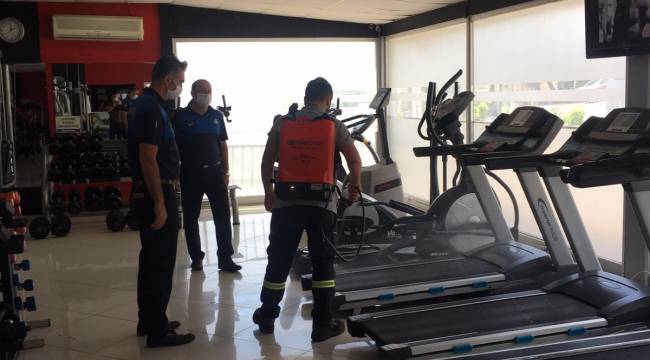 Aliağa Belediyesi yeniden açılan işyerlerini dezenfekte ediyor Kahvehane, kafe, lokanta ve restoranlar dezenfekte ediliyor