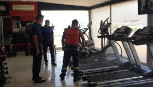 Aliağa Belediyesi yeniden açılan işyerlerini dezenfekte ediyor Kahvehane, kafe, lokanta ve restoranlar dezenfekte ediliyor