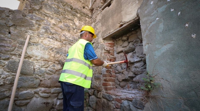 Bergama'daki Tarihi Binalara Restorasyon Başladı