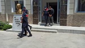 İzmir'de Fabrika Hırsızları Yakalandı