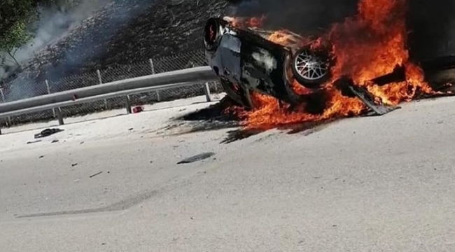 İzmir'de Takla atan otomobil yandı 2 ölü, 2 yaralı