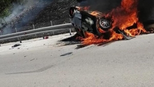 İzmir'de Takla atan otomobil yandı 2 ölü, 2 yaralı