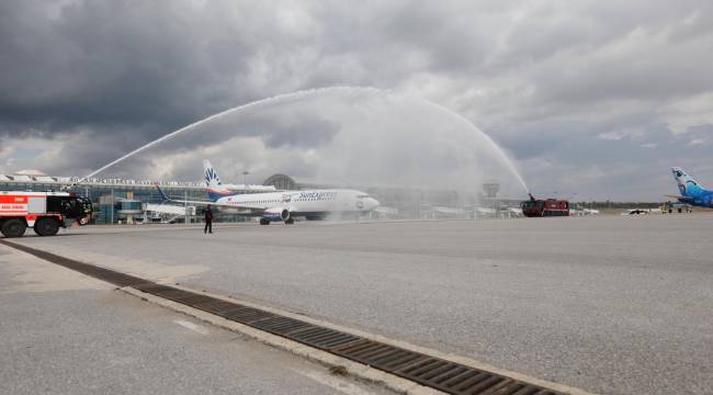SunExpress, İzmir'den uçuş düzenleyen ilk havayolu oldu