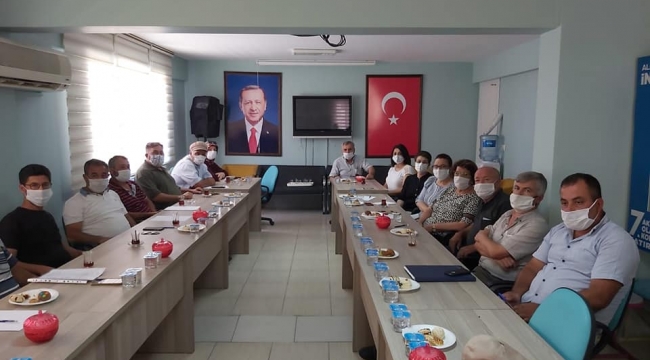 AKP Aliağa İlçe Başkanı Erdem muhtarlarla bir araya geldi