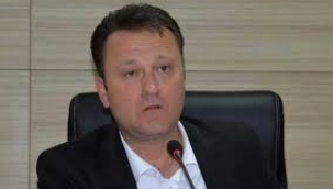 "Alayı gelsin, belediyeyi haraca bağlatmam"