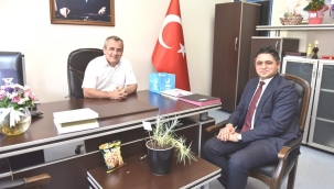 ALİAĞA BELEDİYE BAŞKANI SERKAN ACAR ALİAĞA DEVLET HASTANESİ'NİN YENİ BAŞHEKİMİNİ ZİYARET ETTİ