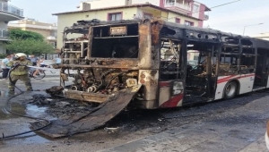 Belediye otobüse alev alev yandı
