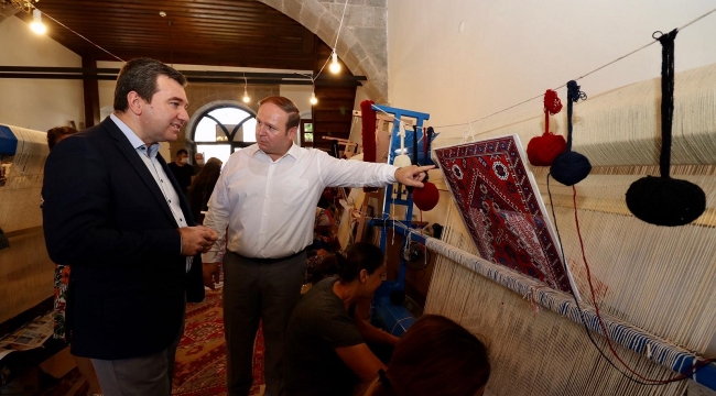 El dokuması Kız Bergama Halısı Yunt Dağı ve çevresindeki el dokuması halıların motif ve hikayeleri kayıt altına alınacak